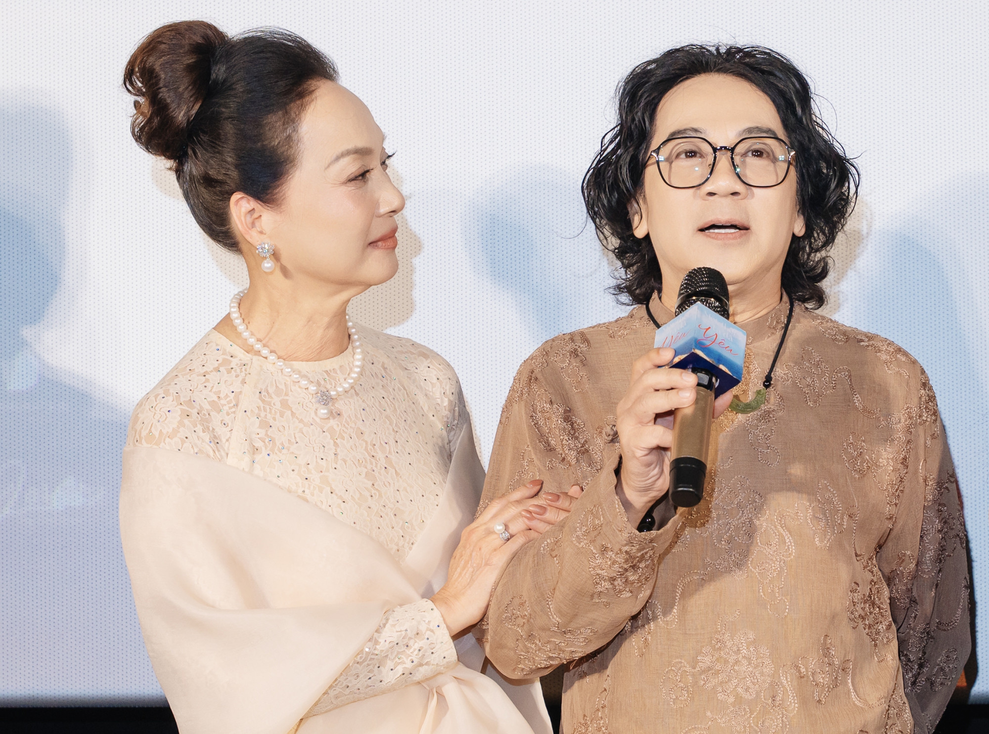 NSND Lê Khanh và NSƯT Thành Lộc giao lưu cùng khán giả sau chiếu phim