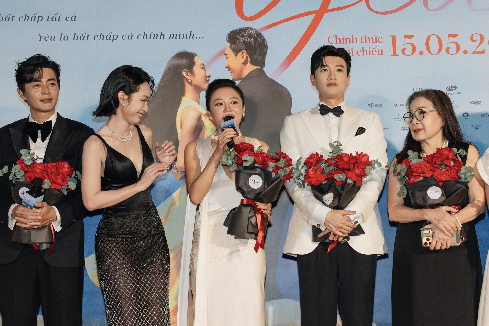 Văn Mai Hương chia sẻ cùng khán giả tại sự kiện ra mắt phim