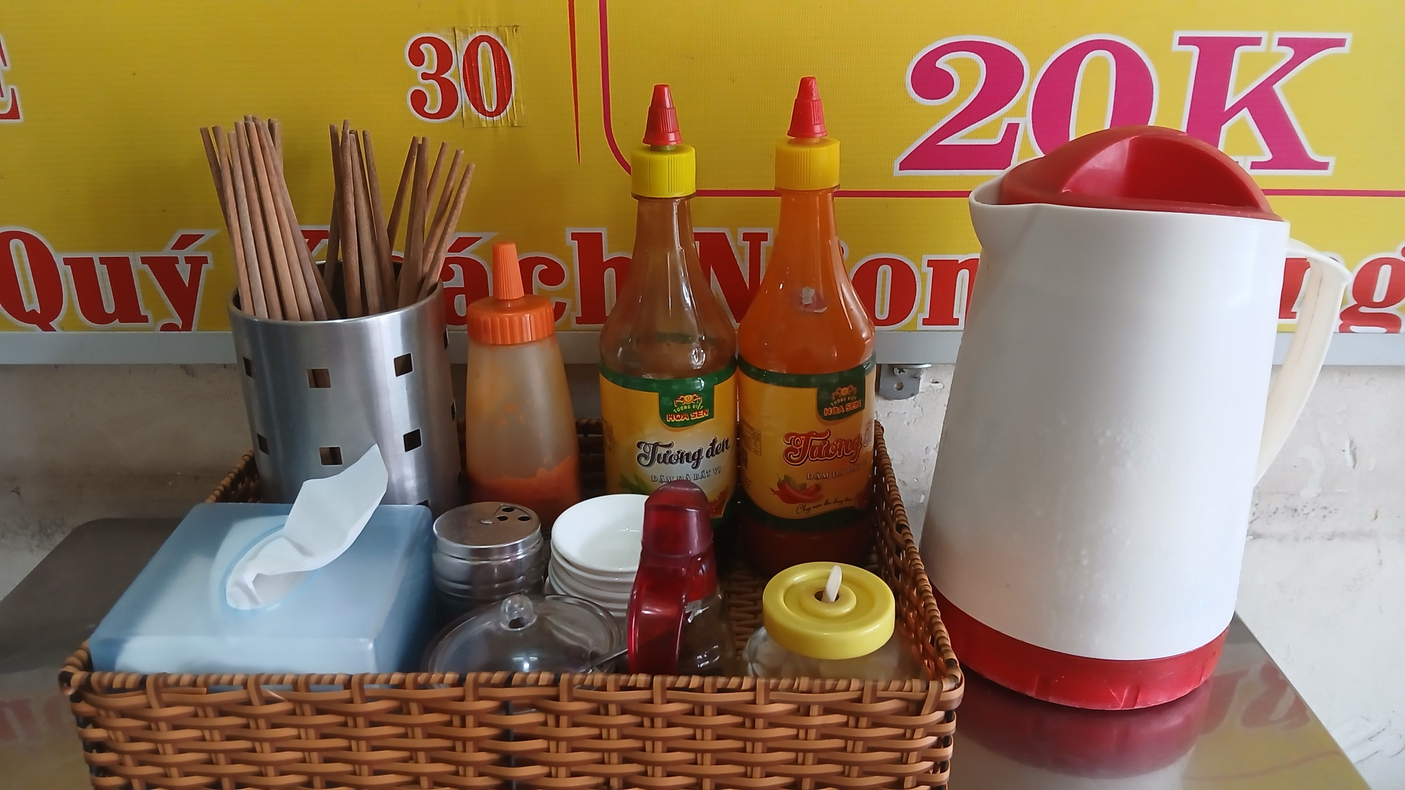 Hai chai tương đen, tương đỏ vị xưa - Ảnh Cao Hy