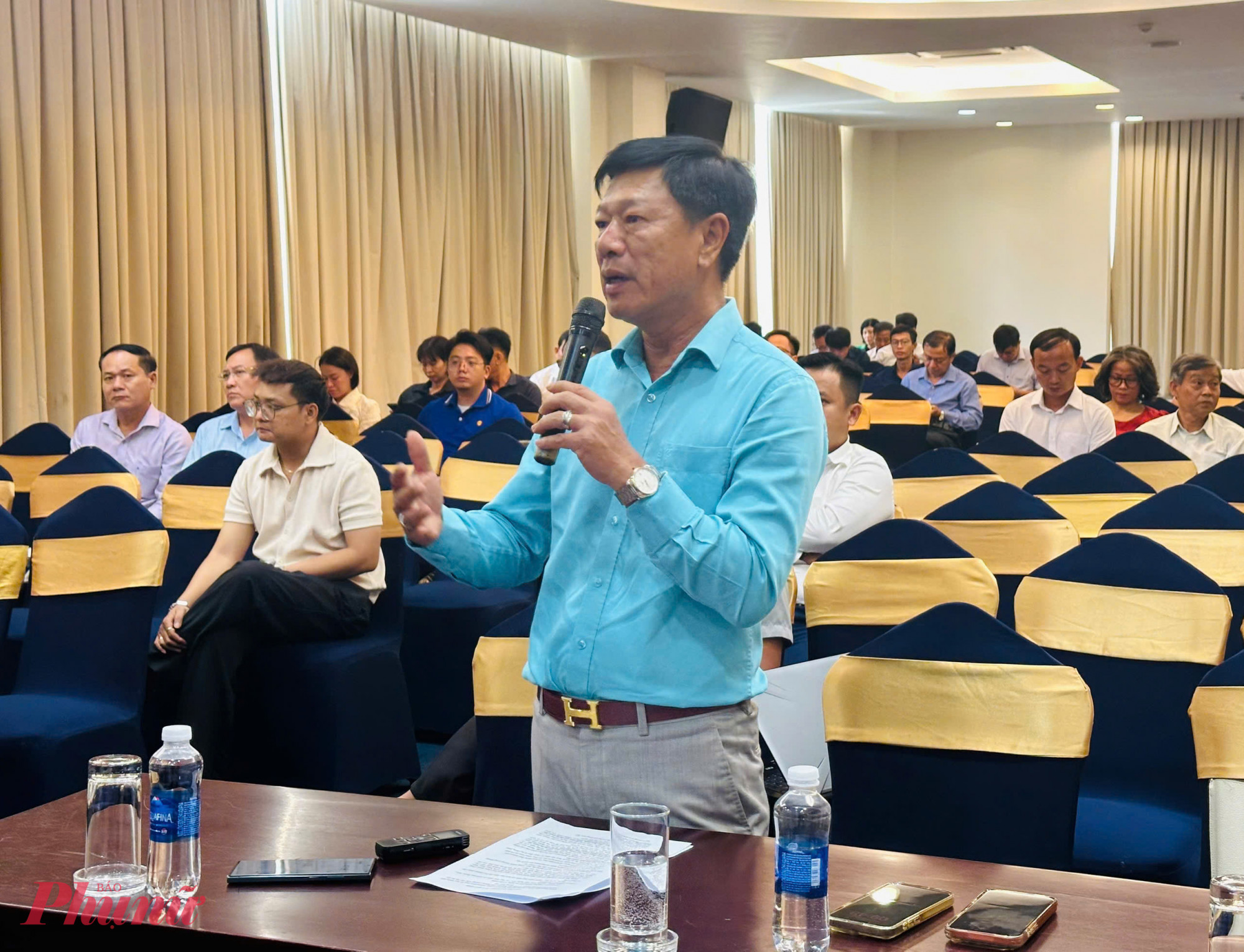 Ông Trương Anh Tuấn - Chủ tịch HĐQT Công ty CP Tư vấn - Thương mại - Dịch vụ Địa ốc Hoàng Quân - chia sẻ tại hội nghị