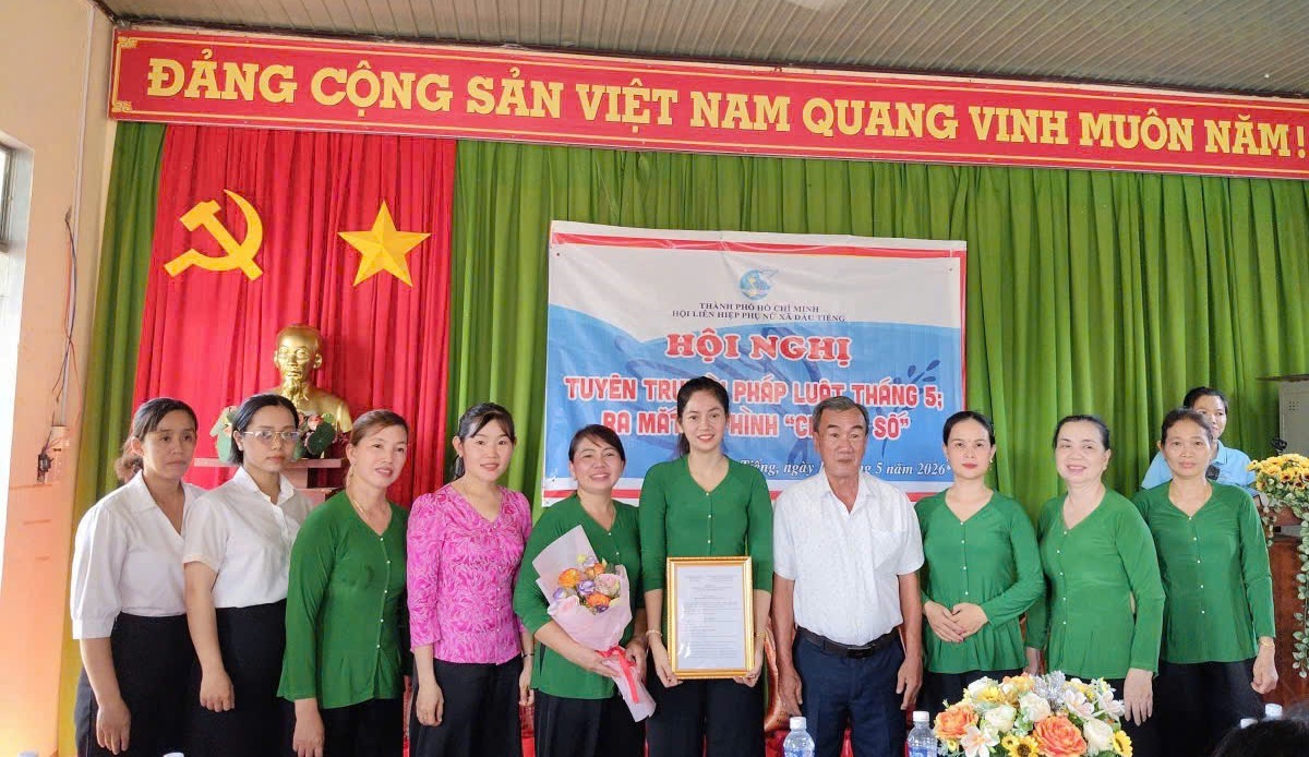Ra mắt mô hình Chi hội phụ nữ số tại ấ[ra mắt mô hình “Chi hội phụ nữ số” tại ấp An Thọ, xã Dầu Tiếng