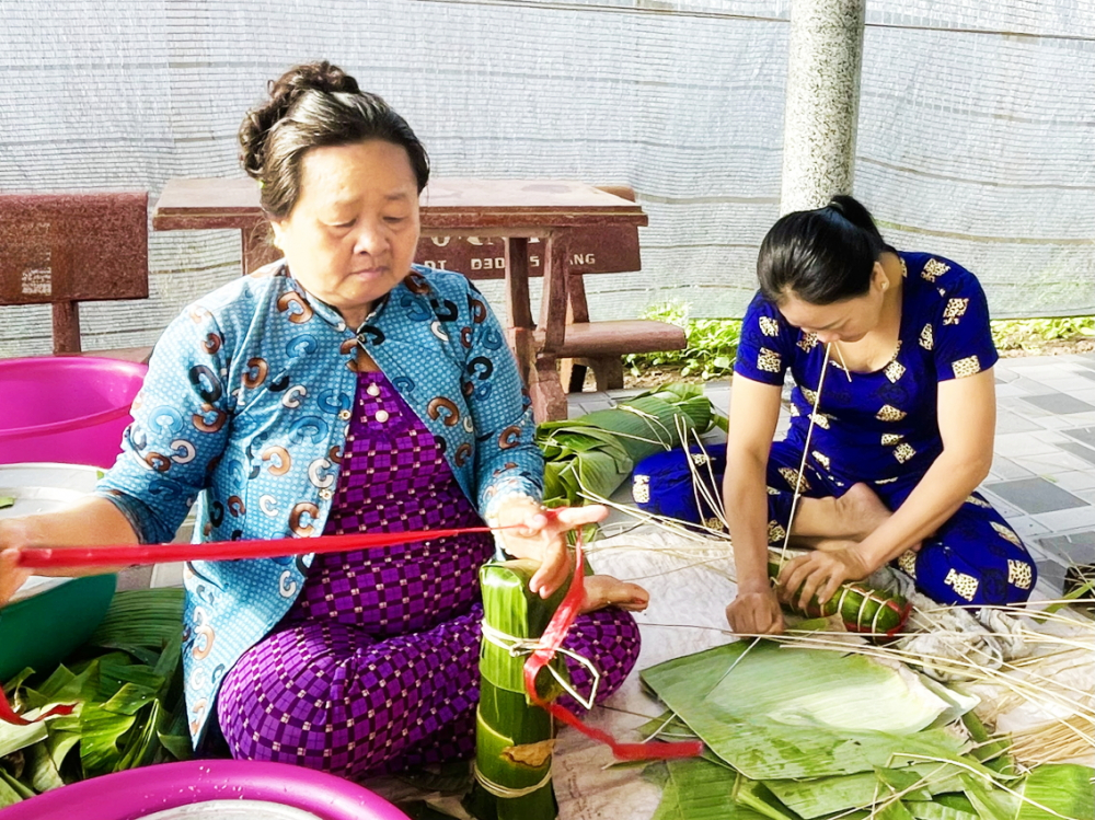 Dù đã 70 tuổi, ngoại vẫn tự tay làm mọi việc, chăm sóc nhà cửa… - Ảnh do tác giả cung cấp