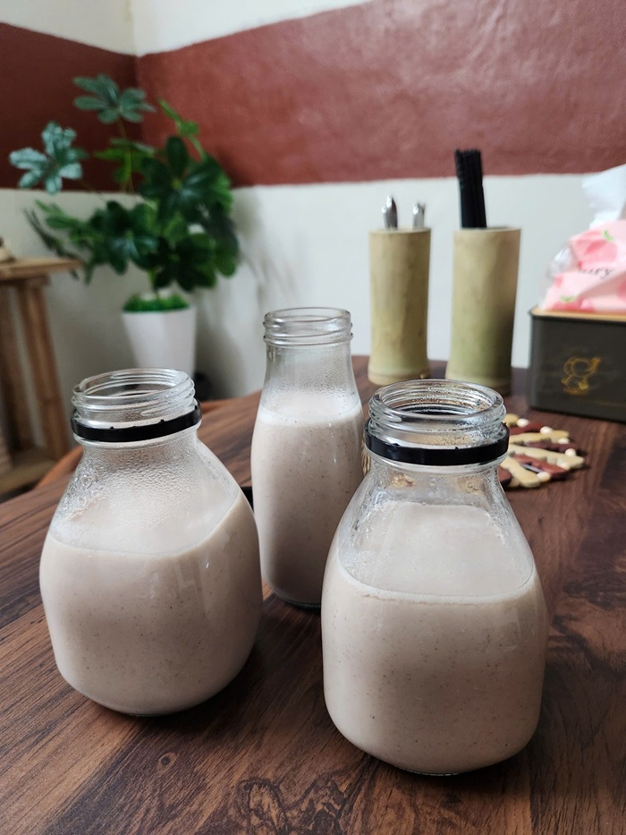 Mẻ sữa hạt thơm ngon từ đậu đỏ, lạc, táo đỏ - Ảnh: T.A