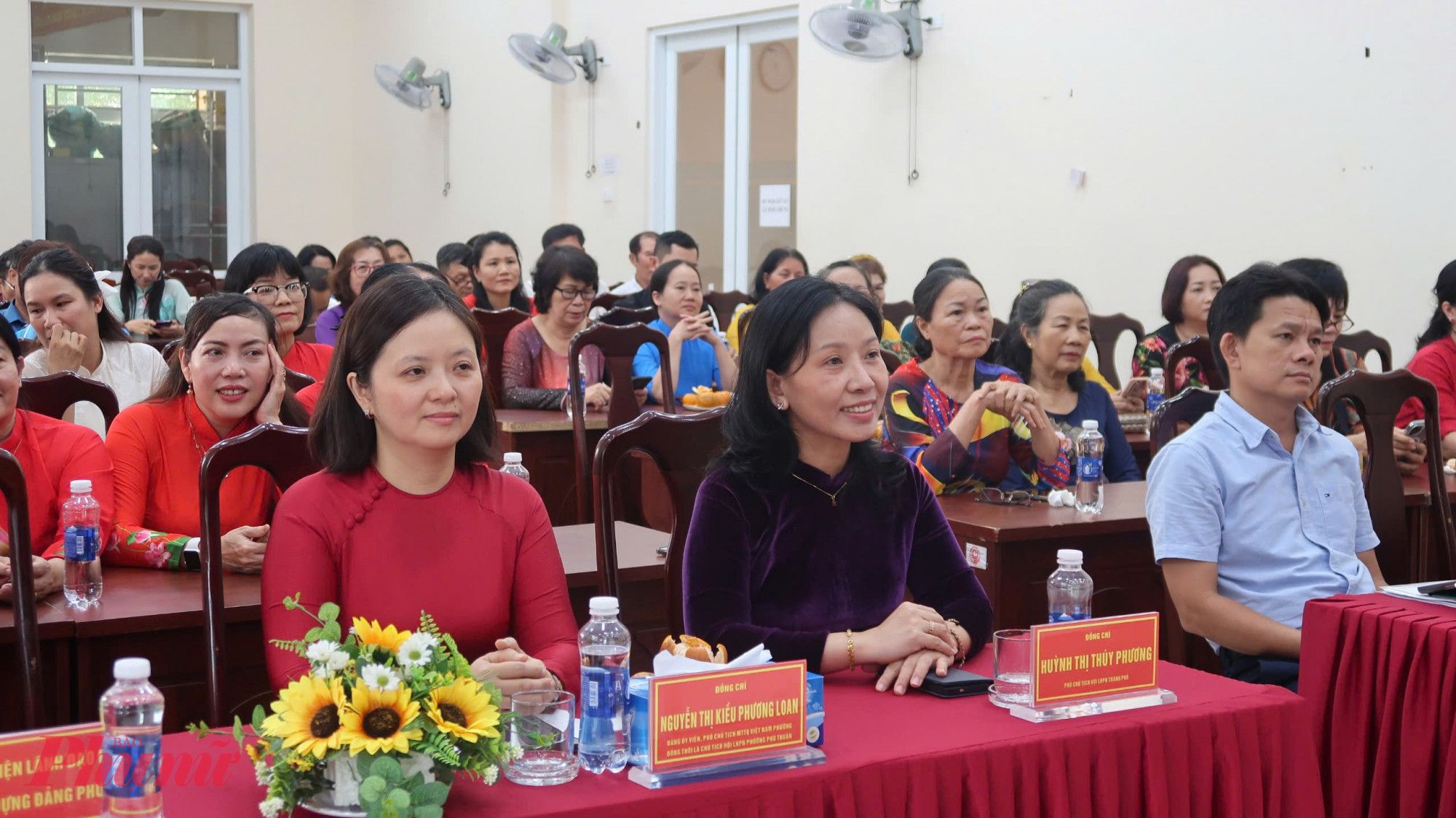 Các đại biểu tham dự buổi lễ.