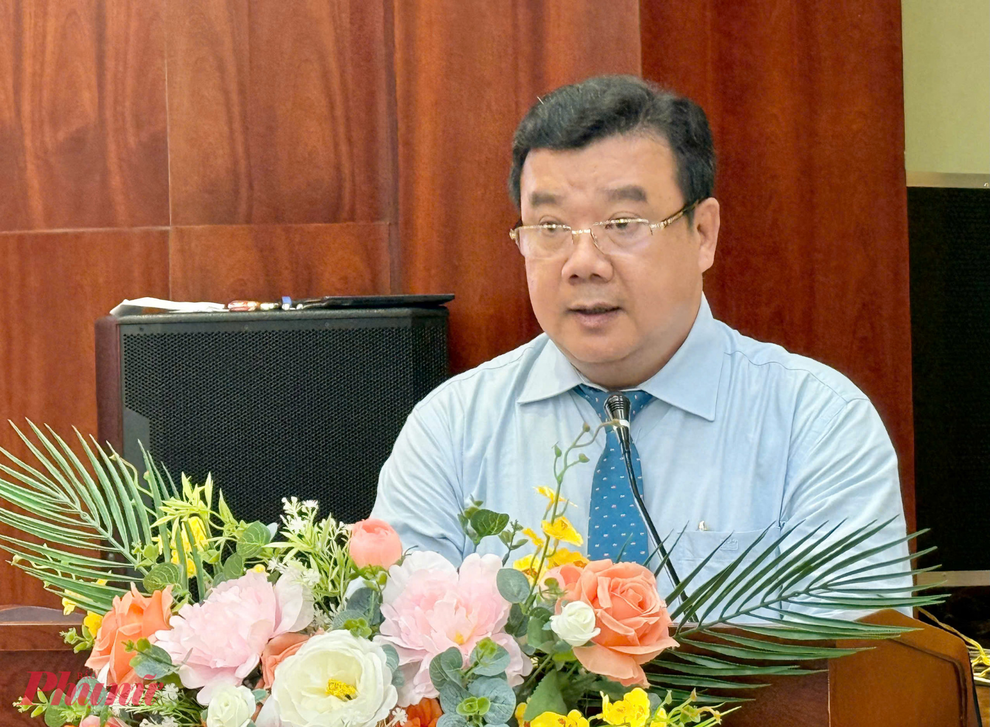 Ông Nguyễn Trần Phú - Bí thư Đảng ủy phường Tân Sơn Nhì - phát biểu tại lễ kỷ niệm 136 năm Ngày sinh Chủ tịch Hồ Chí Minh - Ảnh: Thanh Tâm