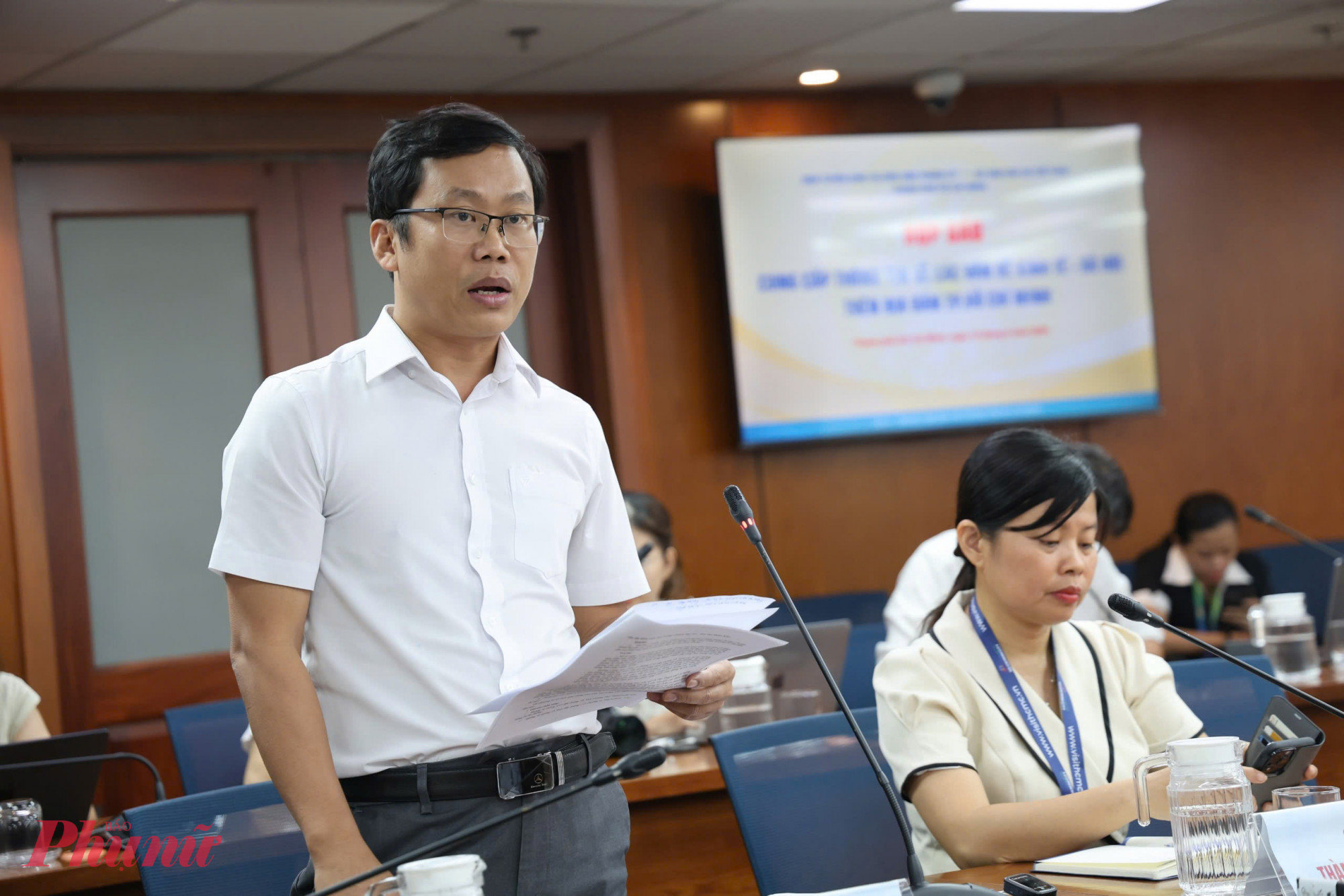 Ông Lê Đức Anh - Phó Trưởng Phòng Phòng Quản lý nhà và thị trường bất động sản - Sở Xây dựng TPHCM thông tin tại buổi họp báo - Ảnh: Thanh Tâm