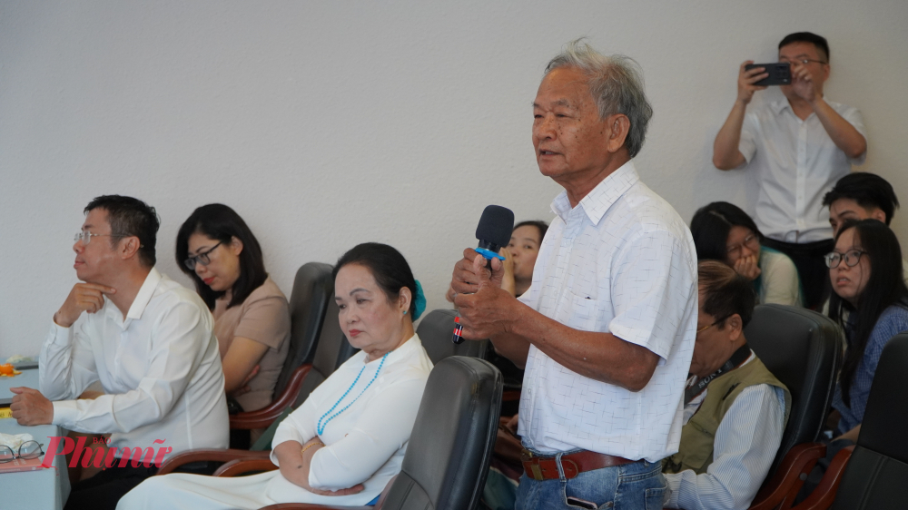 Hội viên Hội Nhà văn Việt Nam đặt câu hỏi, trao đổi về cơ hội hợp tác và chuyển nhượng bản quyền sách quốc tế.