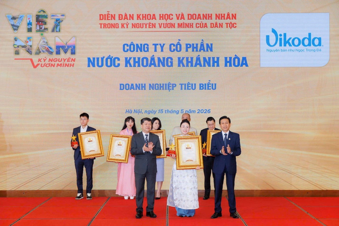 Vikoda được vinh danh tại chương trình - Ảnh: P.N