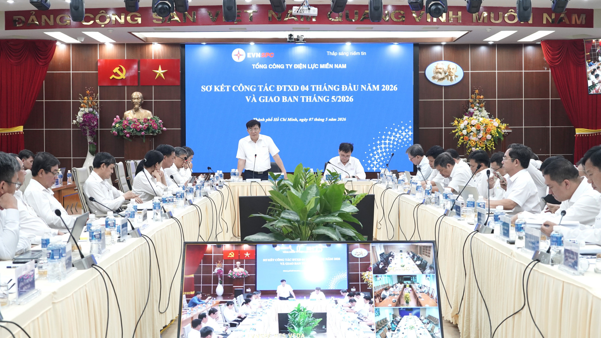 Chủ tịch Hội đồng thành viên EVNSPC Lê Văn Trang phát biểu tại Hội nghị giao ban 4 tháng đầu năm 2026 - Ảnh: Đức Tuân