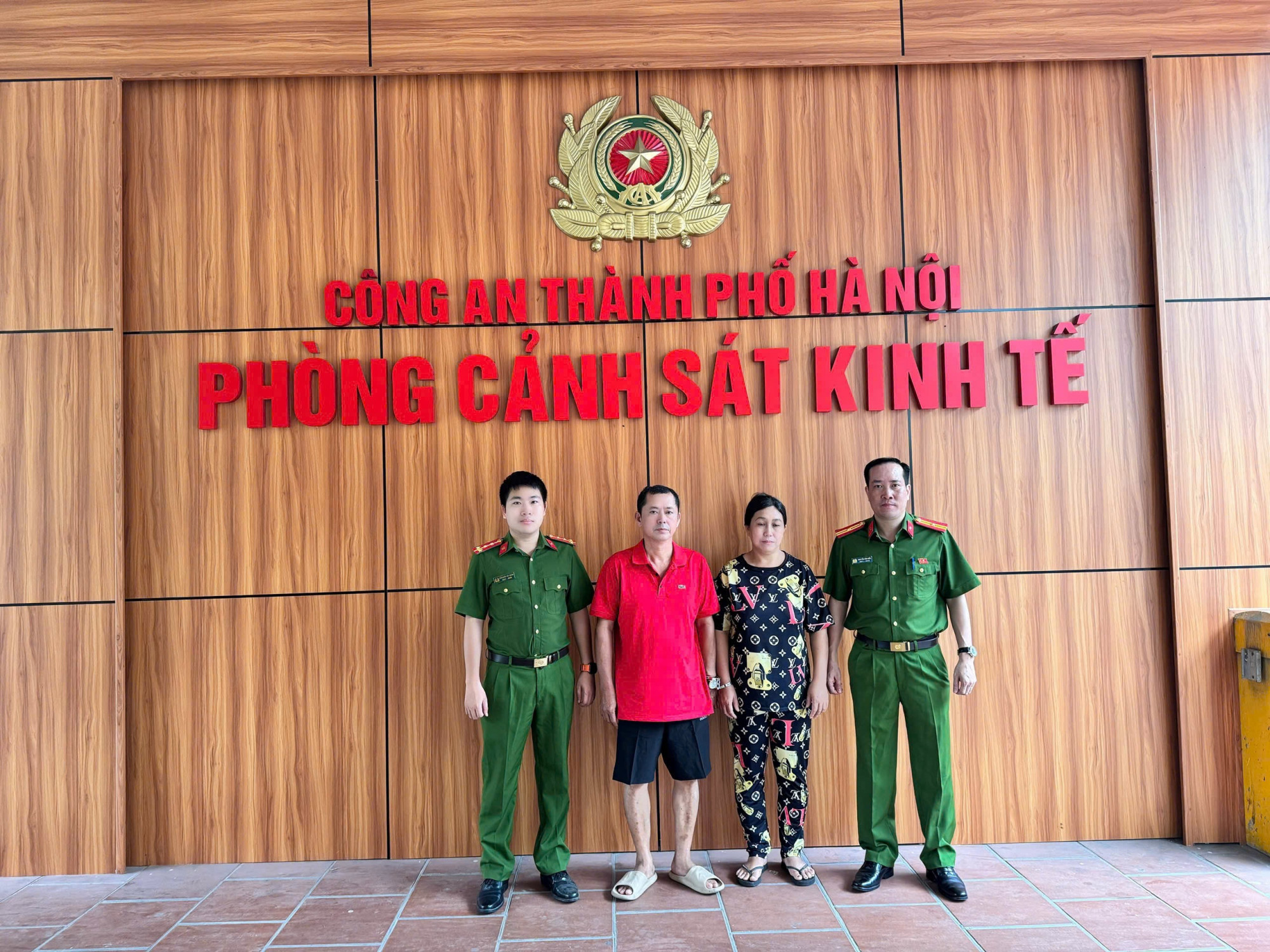 Hai đối tượng tại cơ quan công an.