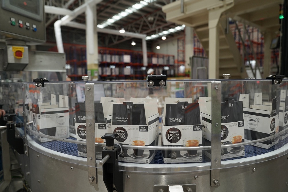 Dây chuyền sản xuất viên nén NESCAFÉ Dolce Gusto sử dụng nguyên liệu thô hoàn toàn, giúp gia tăng giá trị hạt cà phê Việt Nam - Ảnh: T.M