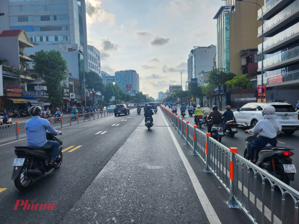 Không xảy ra kẹt kéo dài trên đường Cộng Hòa trong ngày đầu phân làn đảo chiều linh hoạt