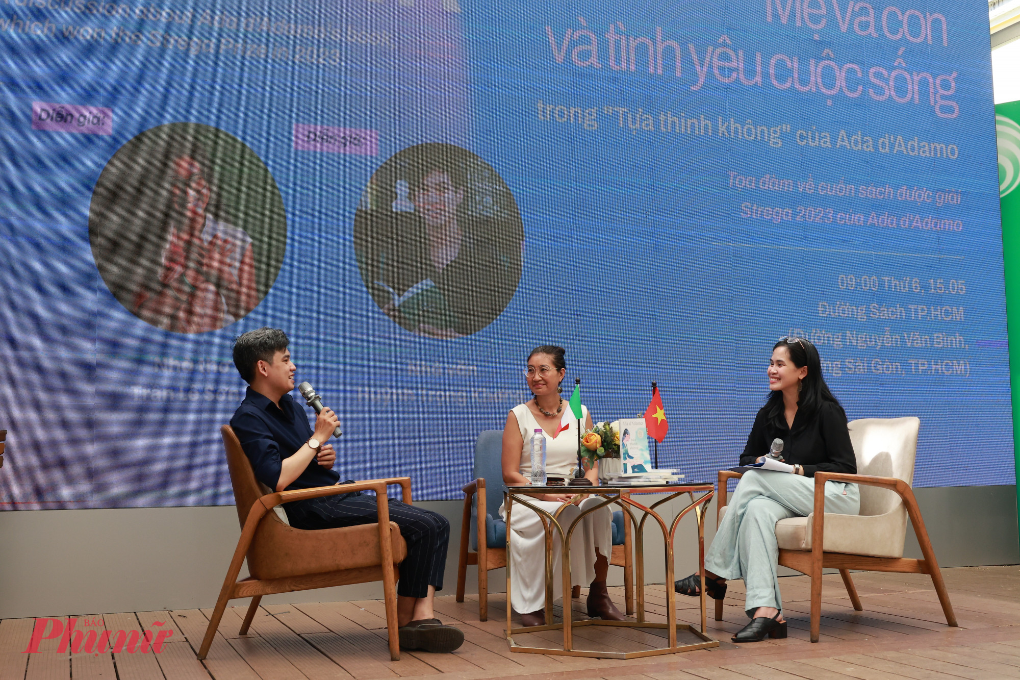 Nhà văn Huỳnh Trọng Khang và nhà thơ Trần Lê Sơn Ý chia sẻ tại toạ đàm