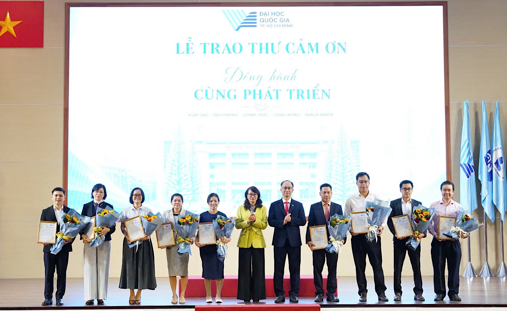 Đại học Quốc gia TPHCM inh danh các cá nhân nhà khoa học đã có những đóng góp cho sự phát triển khoa học công nghệ và đổi mới sáng tạo - Ảnh; HCM