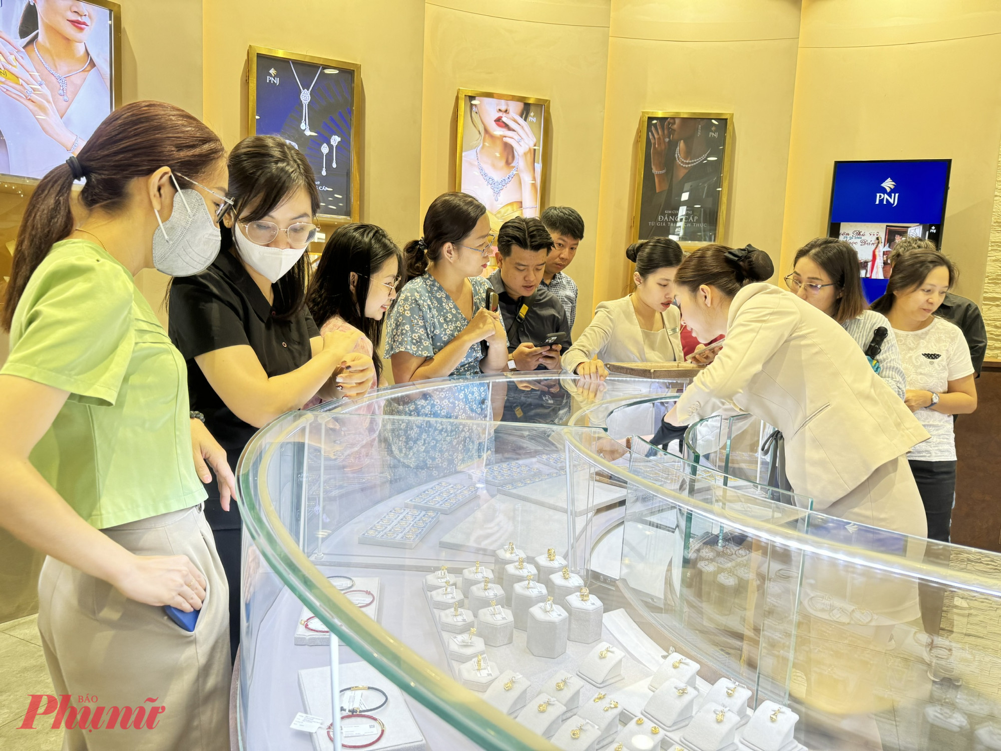 Giá vàng giảm sau 2 tuần đứng yên - Ảnh: Thanh Hoa