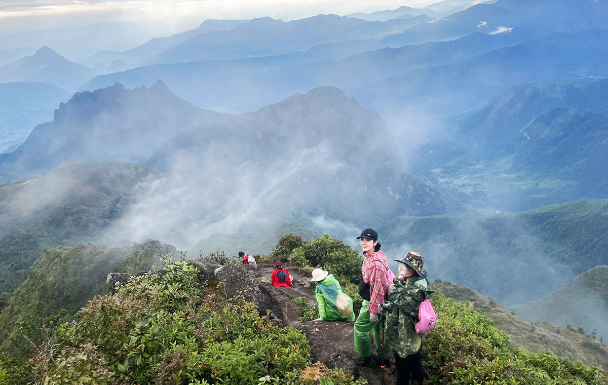 Việc trekking tự phát cũng gây ảnh hưởng đến môi trường - Ảnh: Rùa discovery