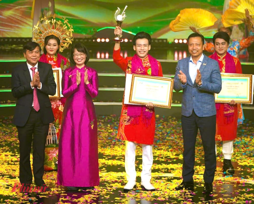 Chuông vàng vọng cổ 2024 Lê Hoàng Nghi, hiện đang công tác tại Đoàn 