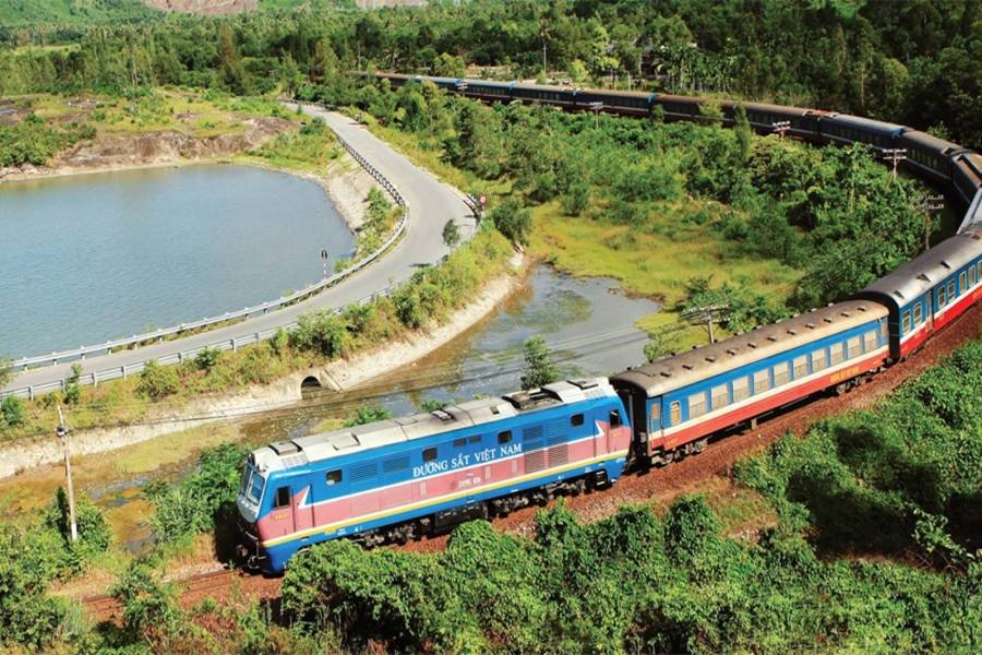 Du lịch mùa hè bằng tàu hỏa được nhiều người lựa chọn vì giá cả hợp lý - Ảnh: internet
