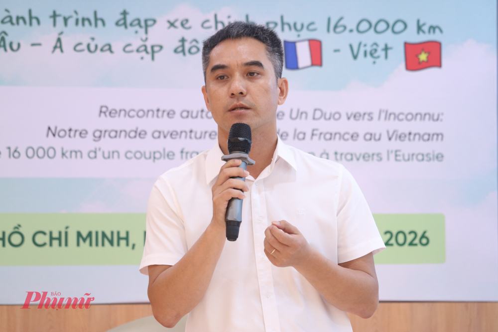 Ông Văn Thành Lê phát biểu tại buổi giao lưu ra mắt sách
