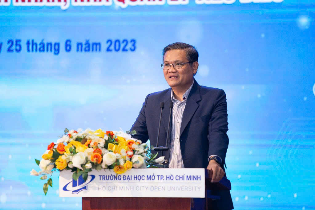 Giáo sư, tiến sĩ Nguyễn Minh Hà được tái bổ nhiệm Hiệu trưởng Trường đại học Mở TPHCM - Ảnh: 