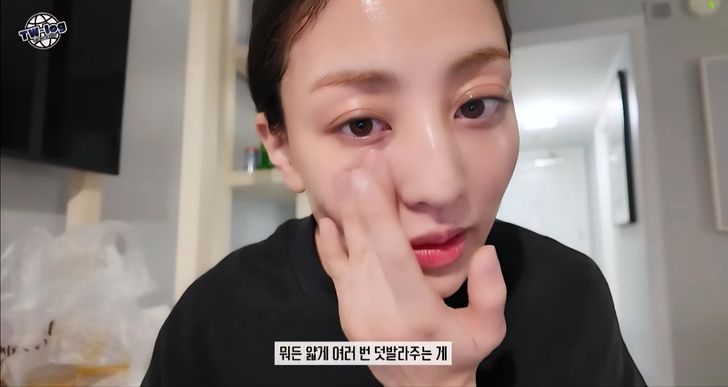 Jihyo chú trọng việc dưỡng ẩm cho da sau chuyến bay dài - Ảnh chụp màn hình