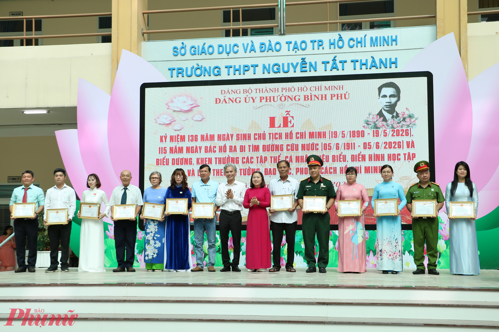Trong khuôn khổ chương trình, Ban tổ chức cũng khen thưởng 14 tập thể và 38 cá nhân có thành tích xuất sắc trong học tập và làm theo tư tưởng, đạo đức, phong cách Hồ Chí Minh năm 2026.