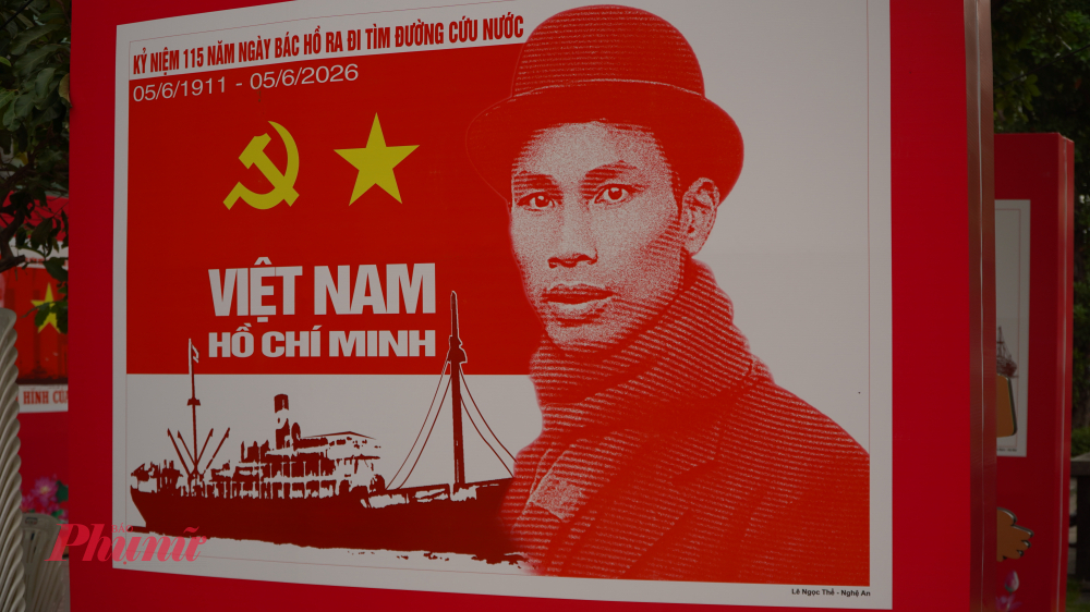Một tác phẩm tranh cổ động tái hiện hành trình Chủ tịch Hồ Chí Minh ra đi tìm đường cứu nước.