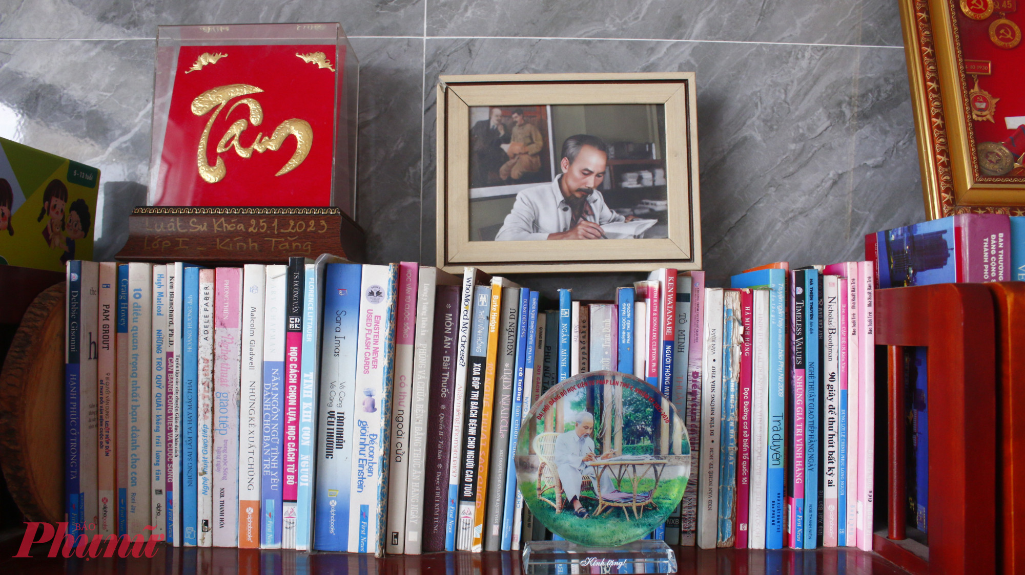 Những hình ảnh, tư liệu và di sản về Chủ tịch Hồ Chí Minh được các hội viên phụ nữ trân trọng sưu tầm, gìn giữ cẩn thận.