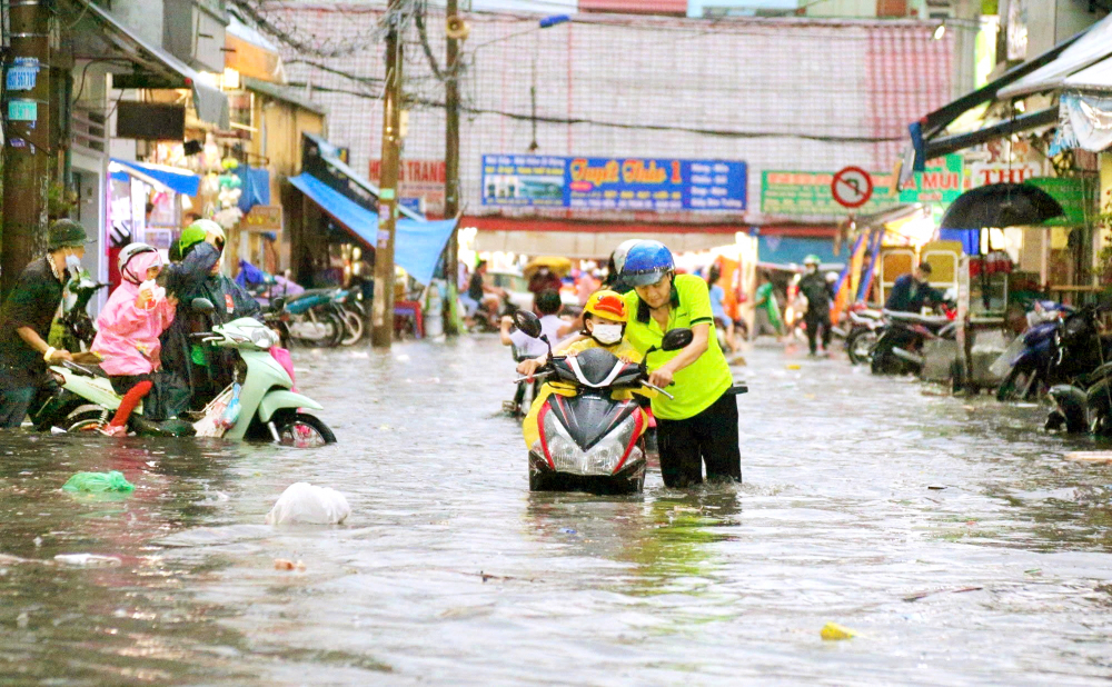 Đường Đặng Thị Rành khu vực chợ Thủ Đức thường xuyên bị ngập nặng nên người dân nơi đây rất mong các dự án chống ngập sớm hoàn thiện - ẢNH: TỨ QUÝ (chụp đầu tháng 5/2026)