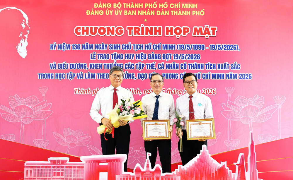 Các tập thể, cá nhân được tuyên dương với thành tích xuất sắc trong học tập Bác  nhân kỷ niệm 136 năm ngày sinh Chủ tịch Hồ Chí Minh