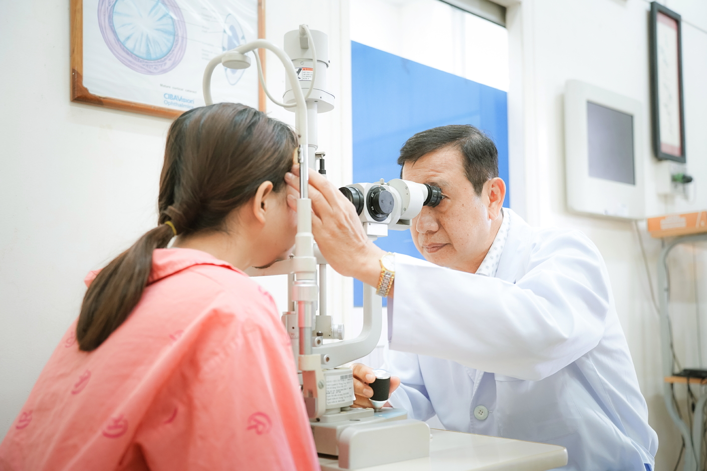 Nhiều cuộc đời được viết tiếp từ lòng nhân ái Chị T.H.M. đã tìm thấy ánh sáng sau 21 năm bị loạn dưỡng giác mạc bẩm sinh ở cả 2 mắt - Ảnh do bệnh viện cung cấp