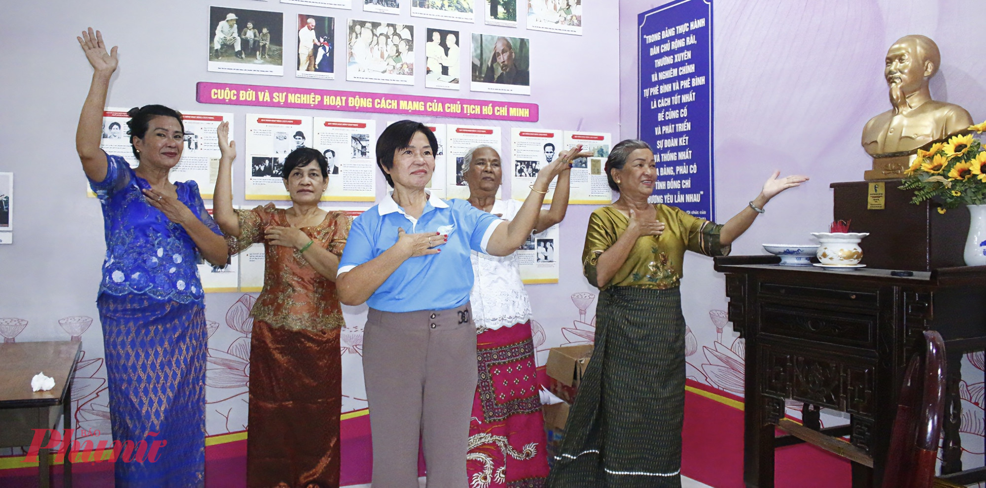 Hội viên phụ nữ dân tộc Khmer (phường Bảy Hiền) cùng nhau gìn giữ “Không gian văn hóa Hồ Chí Minh” tại khu phố 10, 16, thường xuyên sinh hoạt, hát múa các ca khúc về quê hương, đất nước và Bác Hồ để khơi dậy tinh thần đoàn kết, lòng yêu nước.