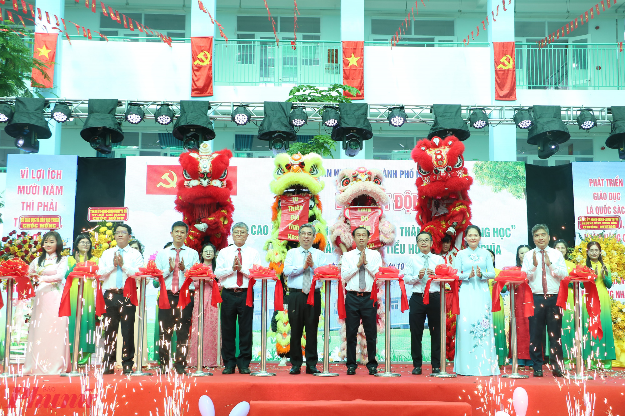 Các đại biểu cắt băng khánh thành - Ảnh: Trang Thư