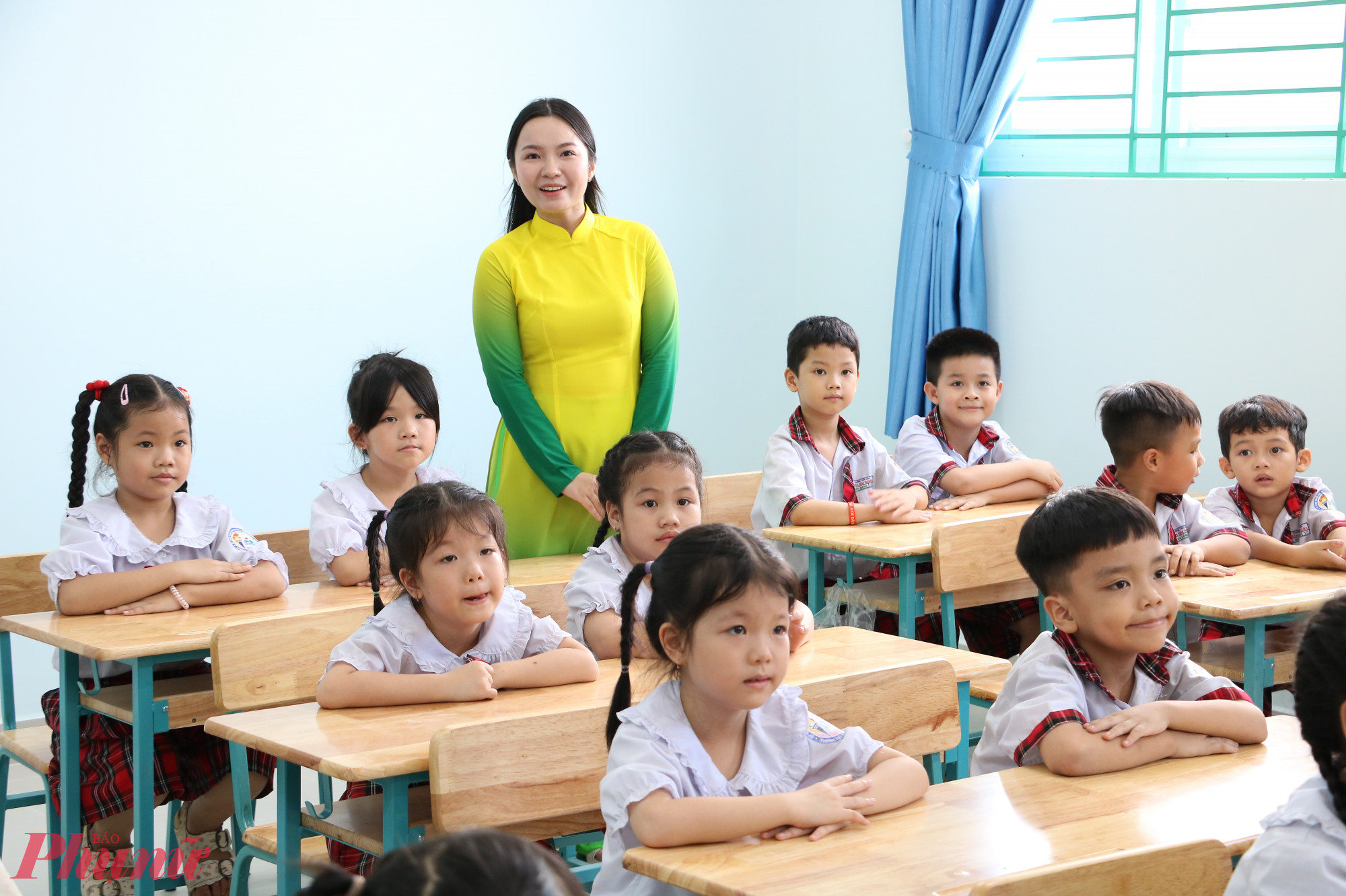 Học sinh, giáo viên trường trải nghiệm không gian mới - Ảnh: Trang Thư