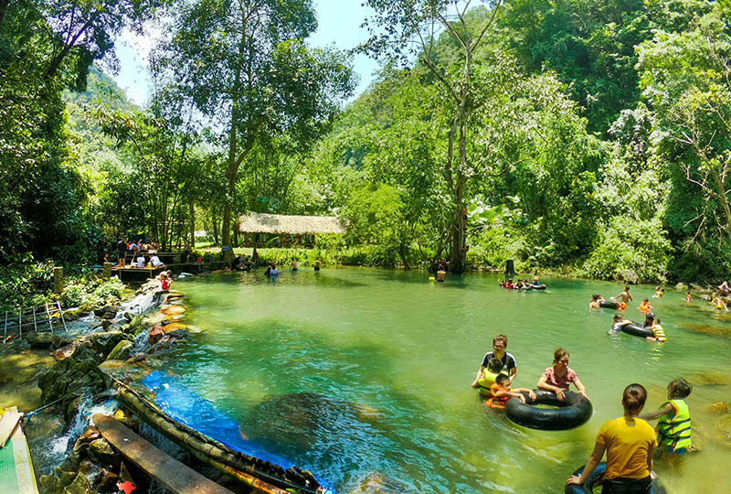 Đến Vườn Quốc gia Xuân Sơn vào mùa khô thì tắm suối là trải nghiệm bạn không nên bỏ qua - Ảnh: internet