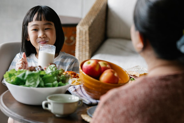 Minh bạch từ nguồn gốc đến chất lượng, Vinamilk củng cố niềm tin người tiêu dùng Việt Chọn đúng loại sữa chất lượng cho gia đình luôn là mối quan tâm hàng đầu của nhiều người Việt - Ảnh: Pexels