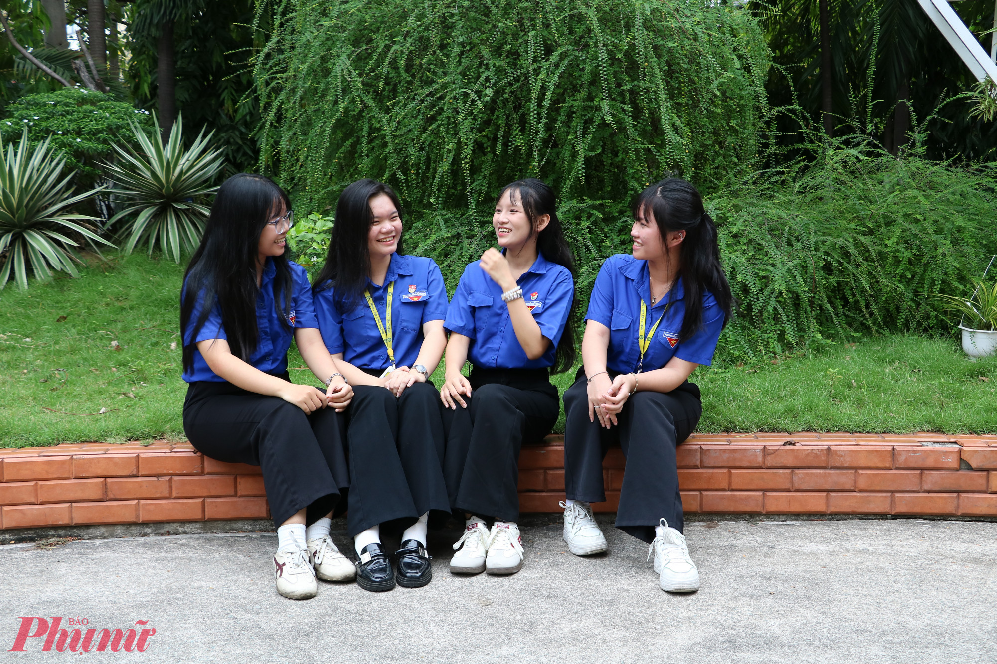 Nữ Đảng viên mới được thầy cô, bạn bè yêu quý nhờ tính cách khiêm tốn, hòa đồng - Ảnh: Trang Thư
