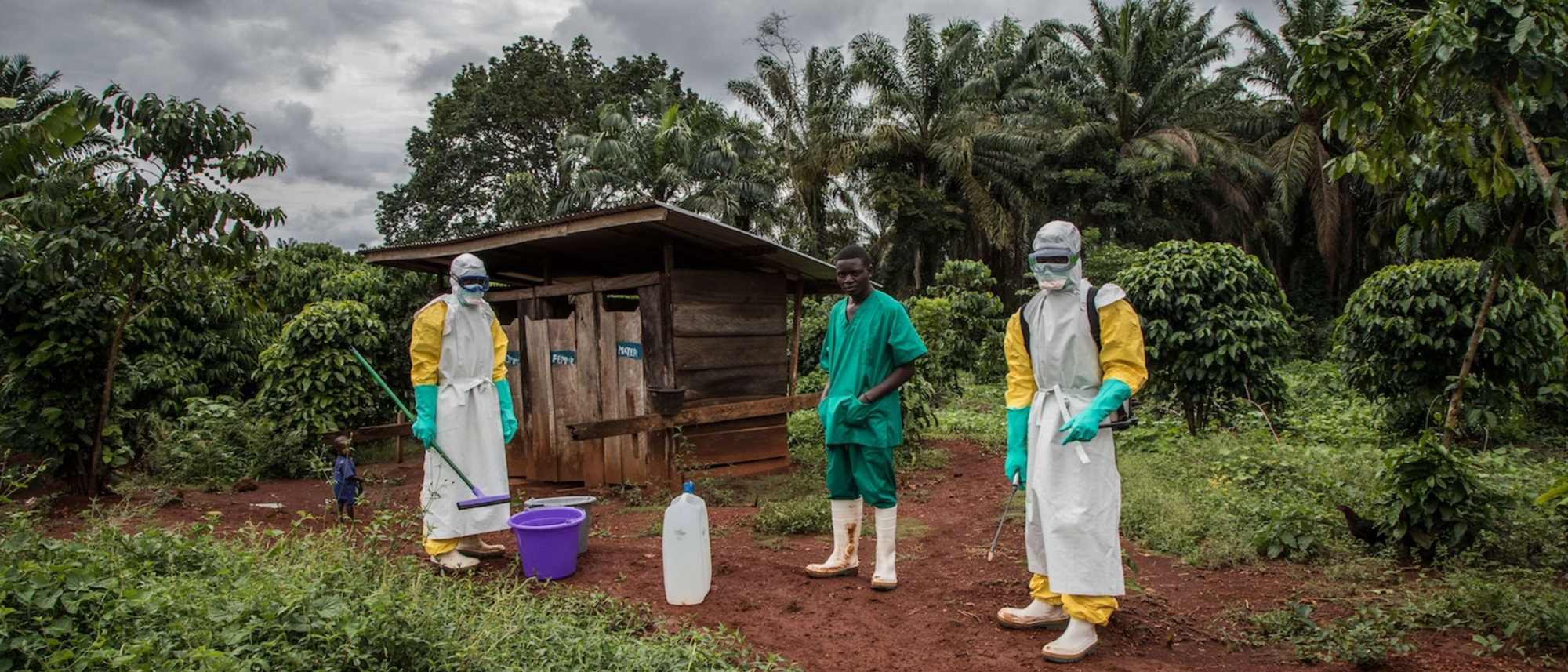 Nhân viên y tế đang thực hiện các biện pháp kiểm soát dịch bệnh Ebola tại Cộng hòa Dân chủ Congo — Ảnh: International Rescue Committee