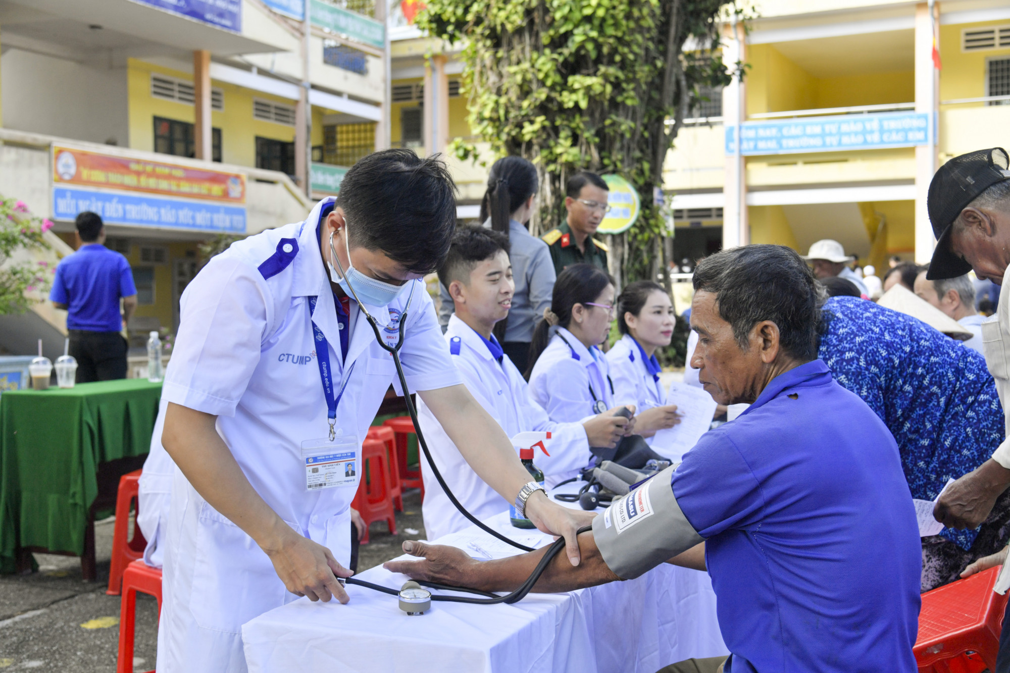 Hoạt động khám chữa bệnh Tết quân dân tại An Giang năm 2026 - Ảnh Phương Vũ