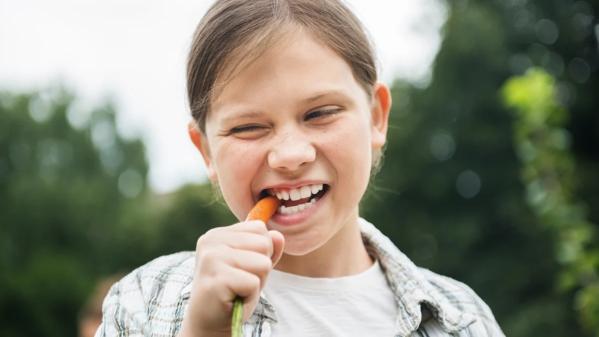Trẻ nhỏ có thể ghi nhớ mùi vị của rau xanh ngay từ trong bụng mẹ - Ảnh: Getty Images