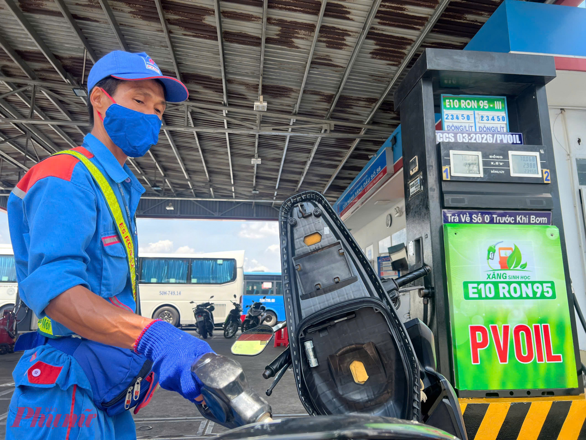Giá xăng dầu đồng loạt tăng 