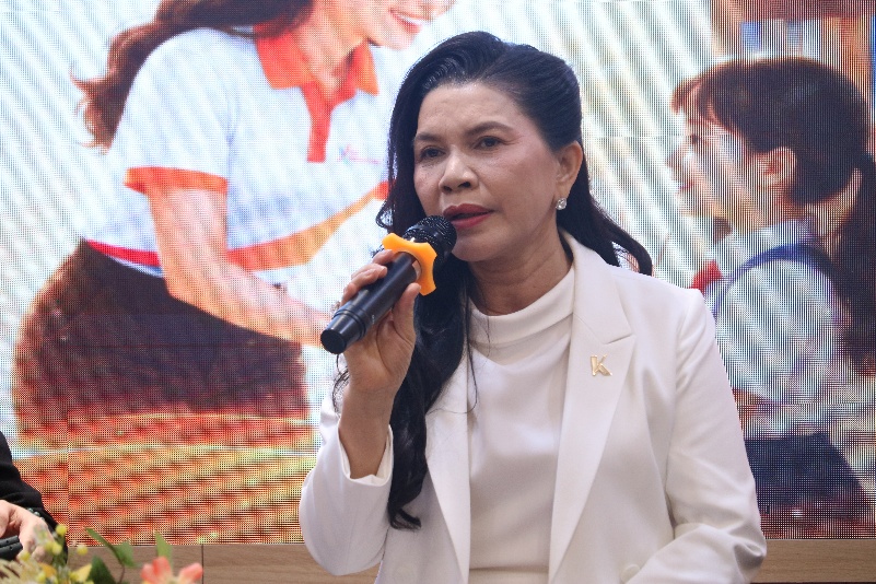 Giữa tâm dịch COVID-19, bà Đặng Thị Kim Oanh cùng Quỹ Khởi Sự Từ Tâm đã trở thành phao cứu sinh cho hàng trăm bệnh nhân xa lạ - Ảnh: Quỹ Khởi Sự Từ Tâm