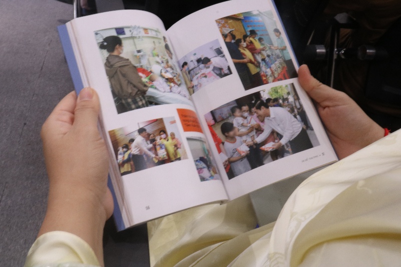 Những hình ảnh trong sách góp phần khơi gợi lại kí ức về những năm tháng đại dịch khắc nghiệt
