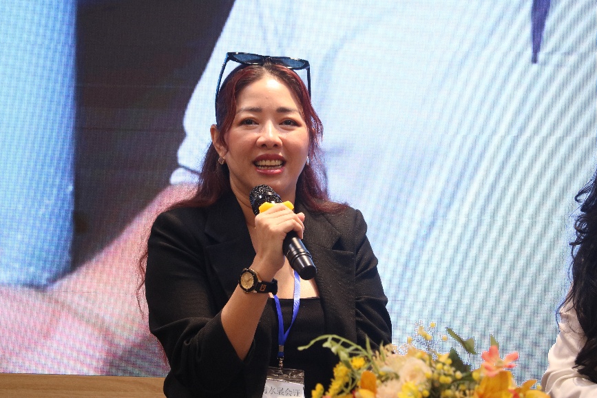 Đạo diễn Mai Thắm chia sẻ những câu chuyện khi đồng hành cùng Quỹ Khởi Sự Từ Tâm - Ảnh: Quỹ Khởi Sự Từ Tâm