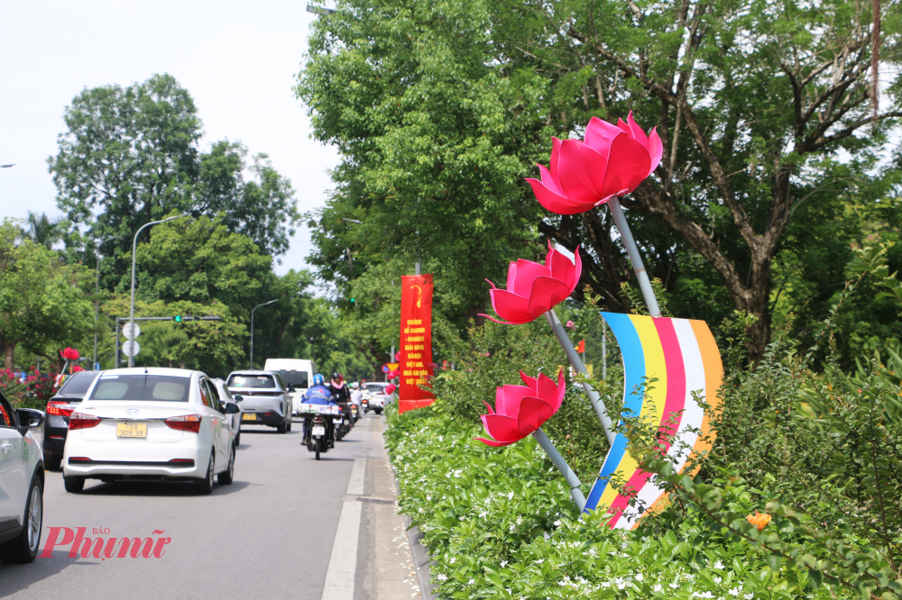 lịch tâm linh đặc sắc, thu hút đông đảo du khách trong và ngoài nước. Du khách đến Huế dịp này không chỉ để ngắm danh lam thắng cảnh, mà là để trải nghiệm một bầu không khí văn hóa đặc trưng không thể tìm thấy ở nơi nào khác