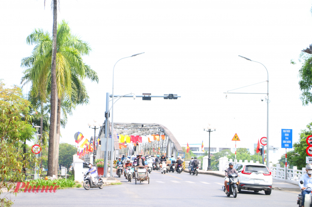 Lễ Phật đản bên dòng Sông Hương nay đã vượt tầm một lễ hội tôn giáo địa phương để trở thành một sản phẩm du lịch tâm linh đặc sắc, thu hút đông đảo du khách trong và ngoài nước