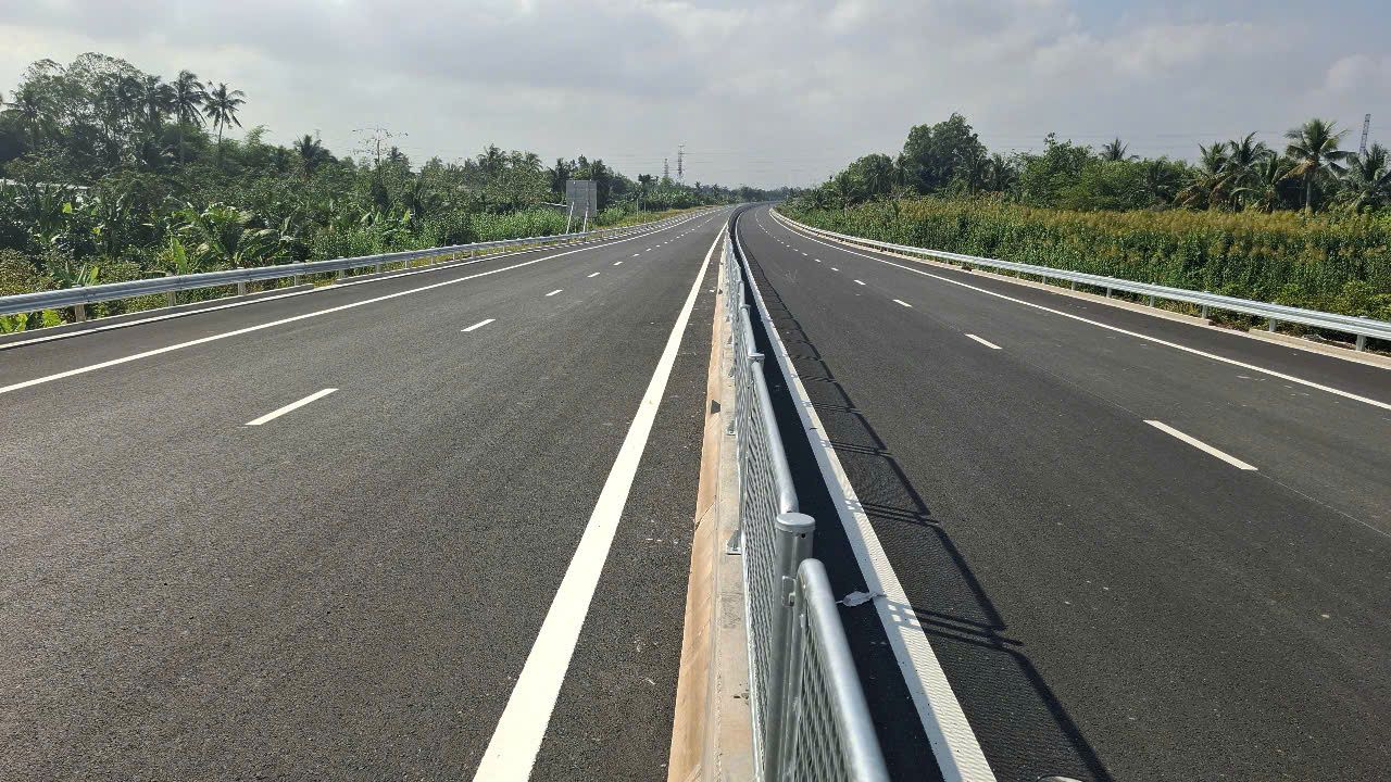 Cao tốc Cần Thơ - Cà Mau chính thức đưa vào khai thác, góp phần kết nối giao thông liên vùng ĐBSCL... Ảnh: CTV