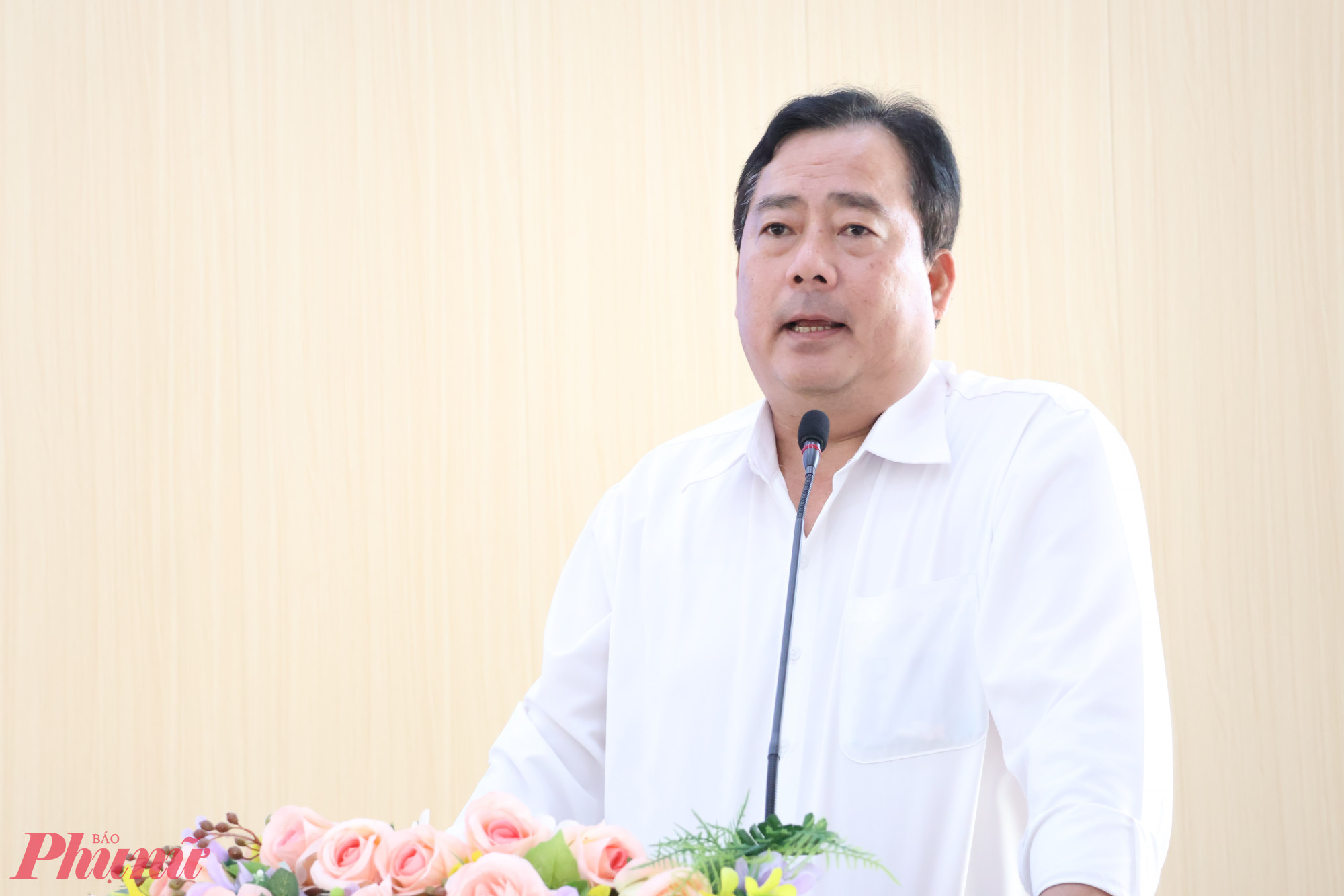 Chủ tịch UBND phường Tây Thạnh ông Nghiêm Văn Út báo cáo tại hội nghị - Ảnh: Thanh Tâm
