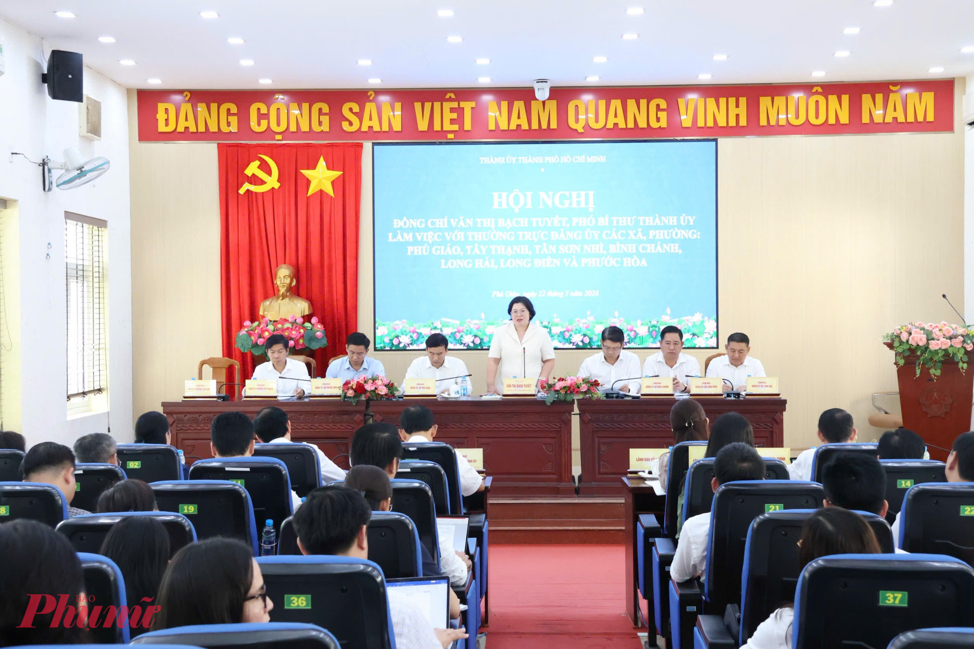 Bà Văn Thị Bạch Tuyết - Phó bí thư Thành uỷ TPHCM đã có buổi làm việc với thường trực Đảng uỷ các xã, phường - Ảnh: Thanh Tâm