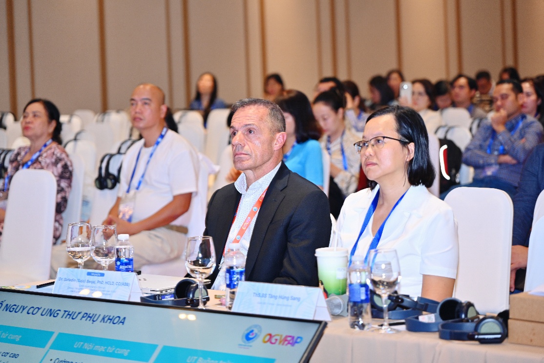 TS. Safedin (Sajo) Beqaj và ThS. BS. Tăng Hùng Sang - Giám đốc Y khoa Gene Solutions - Ảnh: Gene Solutions